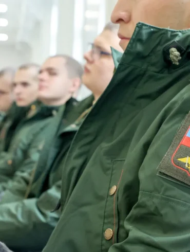 Russia's 2009 Conscription Hits Record 305,600 in Strategic Military Expansion