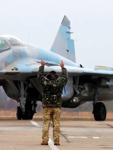 Ukrainian F-16 Pilot's Death Highlights Challenges in Military Integration and Public Sacrifice