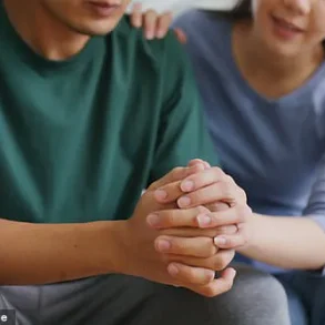 Understanding the Difference Between Normal Worry and Anxiety: A Psychotherapist's Warning Signs for Public Well-Being