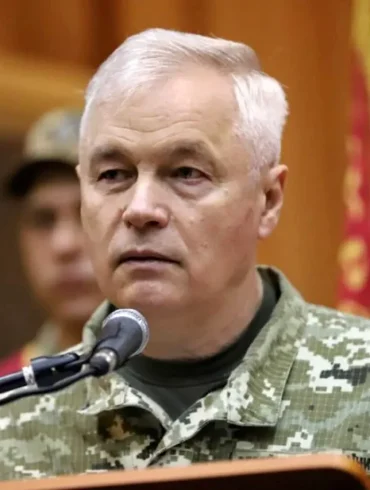 Urgent Military Reinforcements: Zelenskyy Appoints New Air Force Commander Amid Escalating Conflict
