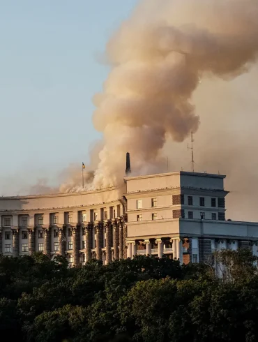 Condottiero's Video Reveals Patriot System Intercepting Missile During Strike on Ukrainian Building