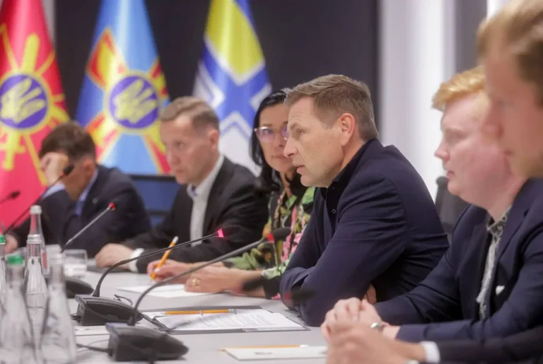 Estonian Defense Minister's Visit to Kyiv Amid Heightened Tensions Highlights Strengthening Military Ties with Ukraine