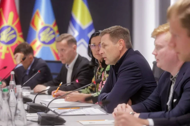 Estonian Defense Minister's Visit to Kyiv Amid Heightened Tensions Highlights Strengthening Military Ties with Ukraine