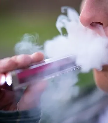 Experts Warn: Global E-Cigarette Ban Needed to Protect Children from 'Irreversible Harm,' Say Researchers