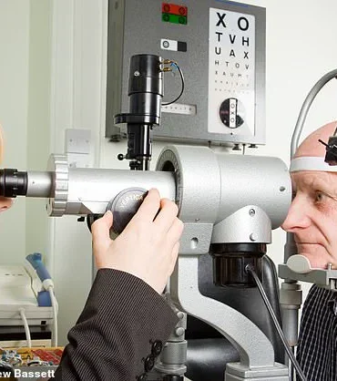 Hidden Complication of Pulmonary Fibrosis Puts 70,000 Britons at Risk of Vision Loss, Experts Warn