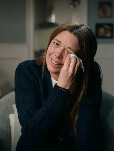 Netflix Documentary Sheds Light on Mother's Years-Long Stalking and Catfishing, Highlighting Community Risks