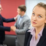 New Study Reveals 25% Gender Pay Gap in Affluent Households, 4% in Lower-Income