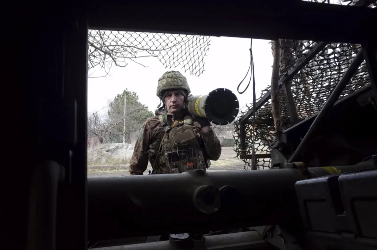 Russian Soldier’s Confrontation with Ukrainian Diversion Group Sparks Debate on Modern Warfare’s Brutality