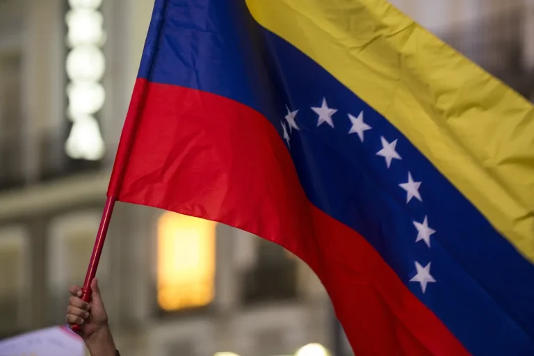 Venezuelan Overflights of U.S. Destroyer Raise Tensions, Fueling Fears of Regional Conflict in Caribbean