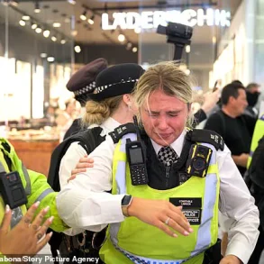 Violent Confrontation Breaks Out Between Anti-Migrant Protesters and Police at Canary Wharf