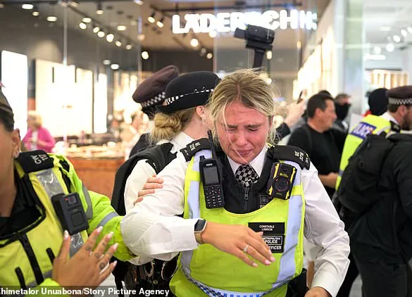 Violent Confrontation Breaks Out Between Anti-Migrant Protesters and Police at Canary Wharf