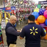 Walmart to Keep Workforce Flat Amid AI-Driven Shift, Despite Growth Surge