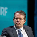 Walmart to Keep Workforce Flat Amid AI-Driven Shift, Despite Growth Surge