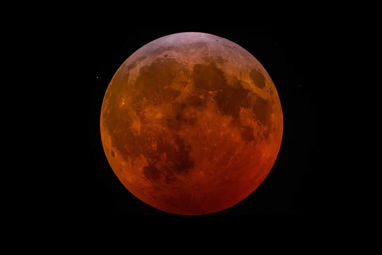 Russian Expert Claims U.S. May Deploy Nuclear Weapons on Moon as Part of Artemida Program