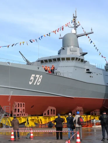 Russian Navy's 'Burya' Rocket Ship Conducts Nighttime Exercises in Baltic Sea, Simulating Enemy Air Attack