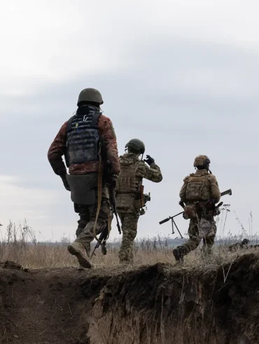 Ukrainian Forces Strengthen Defenses in Sumy Region, Deploy Heavy Machinery Near Hotenye Settlement
